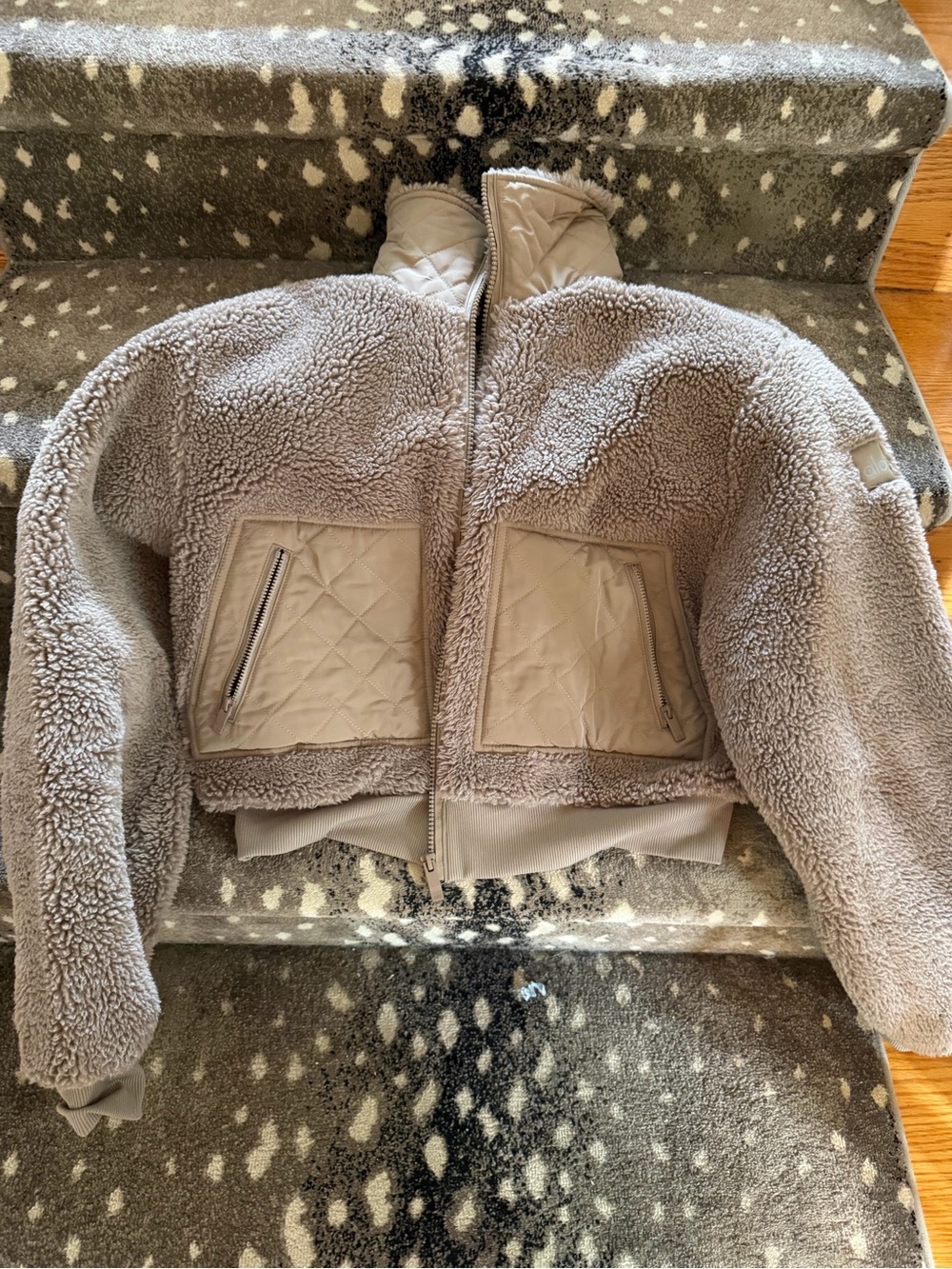 Alo Sherpa Zip-Front Jacket in Taupe
